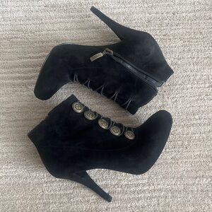 Guess Black Ankle Boots with Button Accents, size 6.5